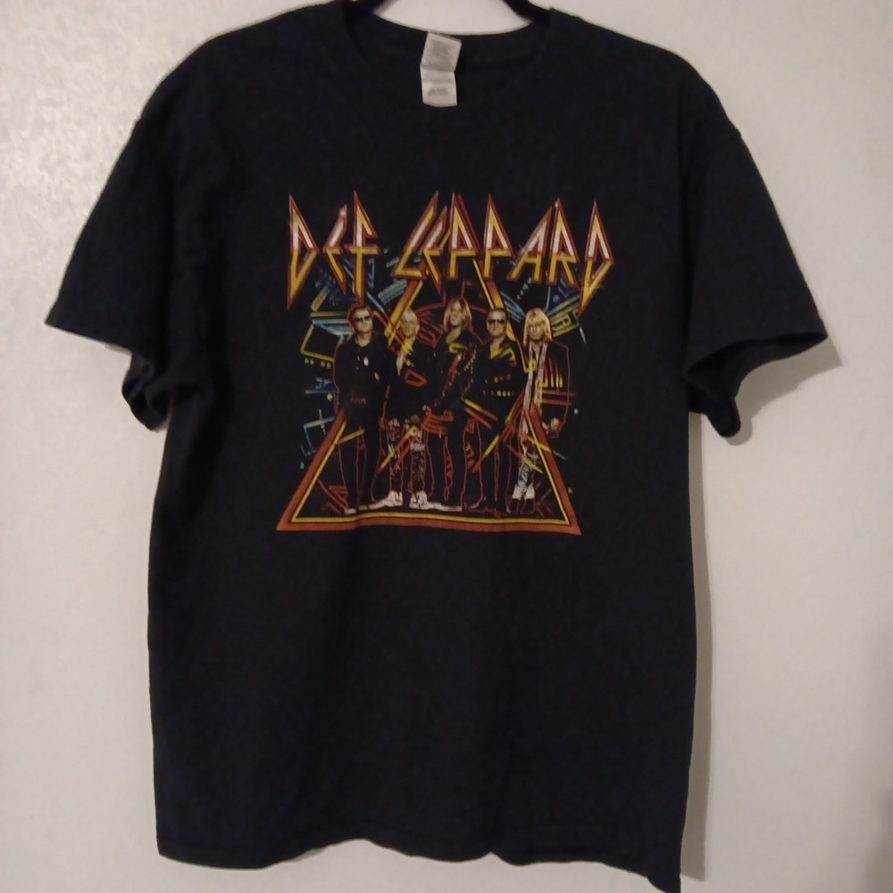Gildan T-Shirt Sz. L  Def Leppard 2018 Tour Short Sleeve Heavy 100% Cotton  Rock